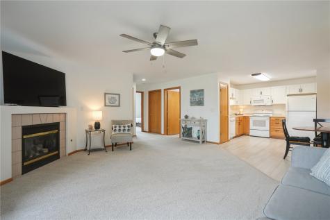 6715 Creekside Drive NE Cedar Rapids IA 52402