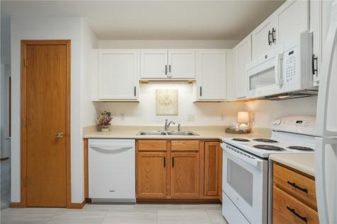 6715 Creekside Drive NE Cedar Rapids IA 52402