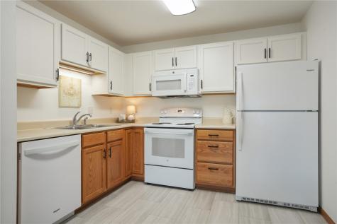 6715 Creekside Drive NE Cedar Rapids IA 52402