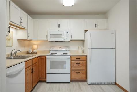 6715 Creekside Drive NE Cedar Rapids IA 52402