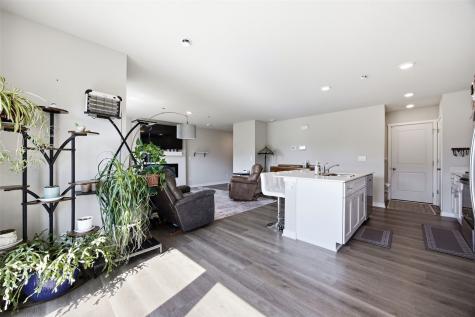831 Oak Drive Palo IA 52324