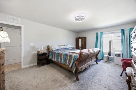 831 Oak Drive Palo IA 52324