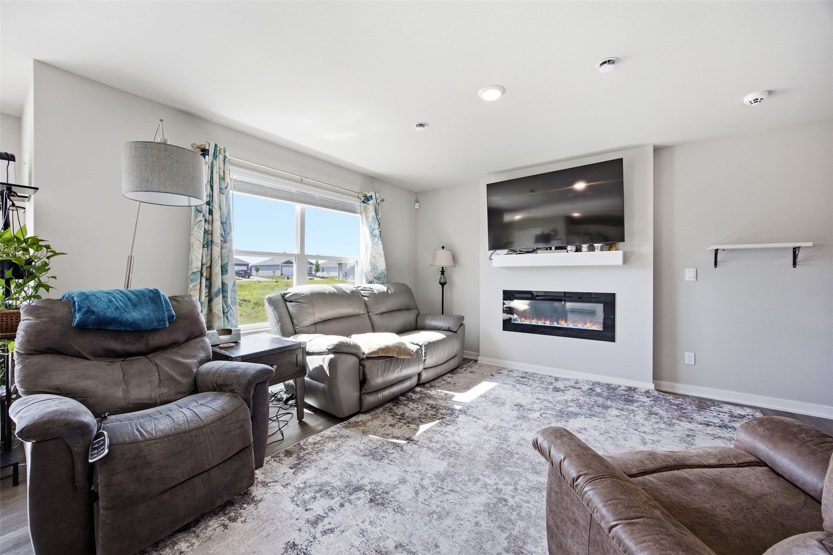 831 Oak Drive Palo IA 52324