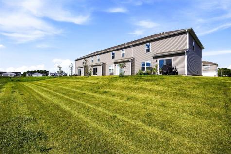 831 Oak Drive Palo IA 52324