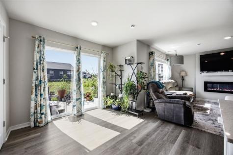 831 Oak Drive Palo IA 52324