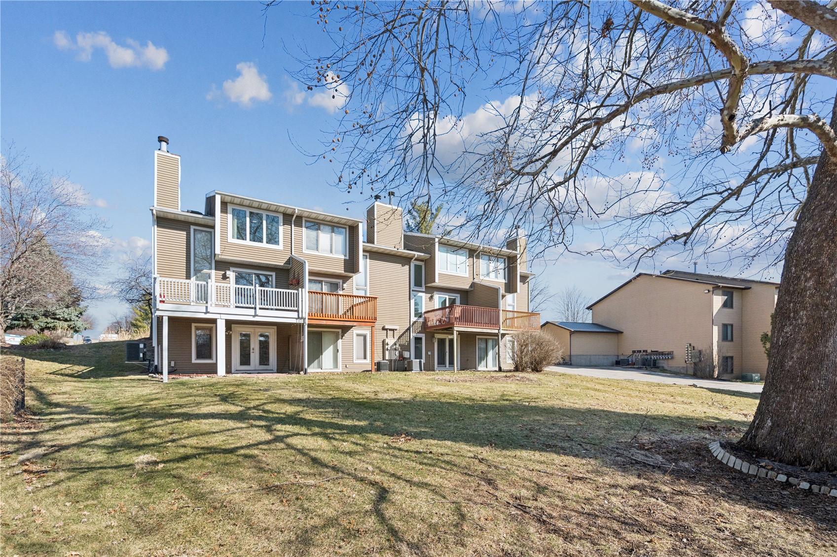 2060 Holiday Road Coralville IA 52241