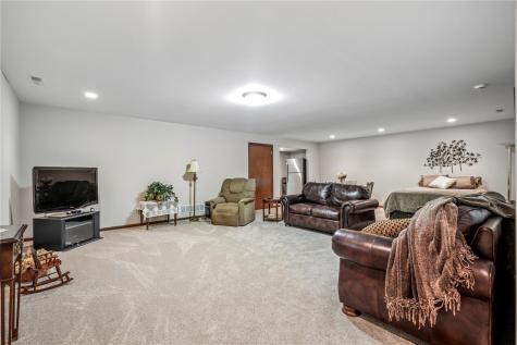 506 Meadow Oak Circle Fairfax IA 52228
