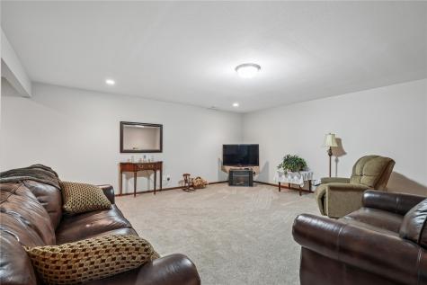 506 Meadow Oak Circle Fairfax IA 52228