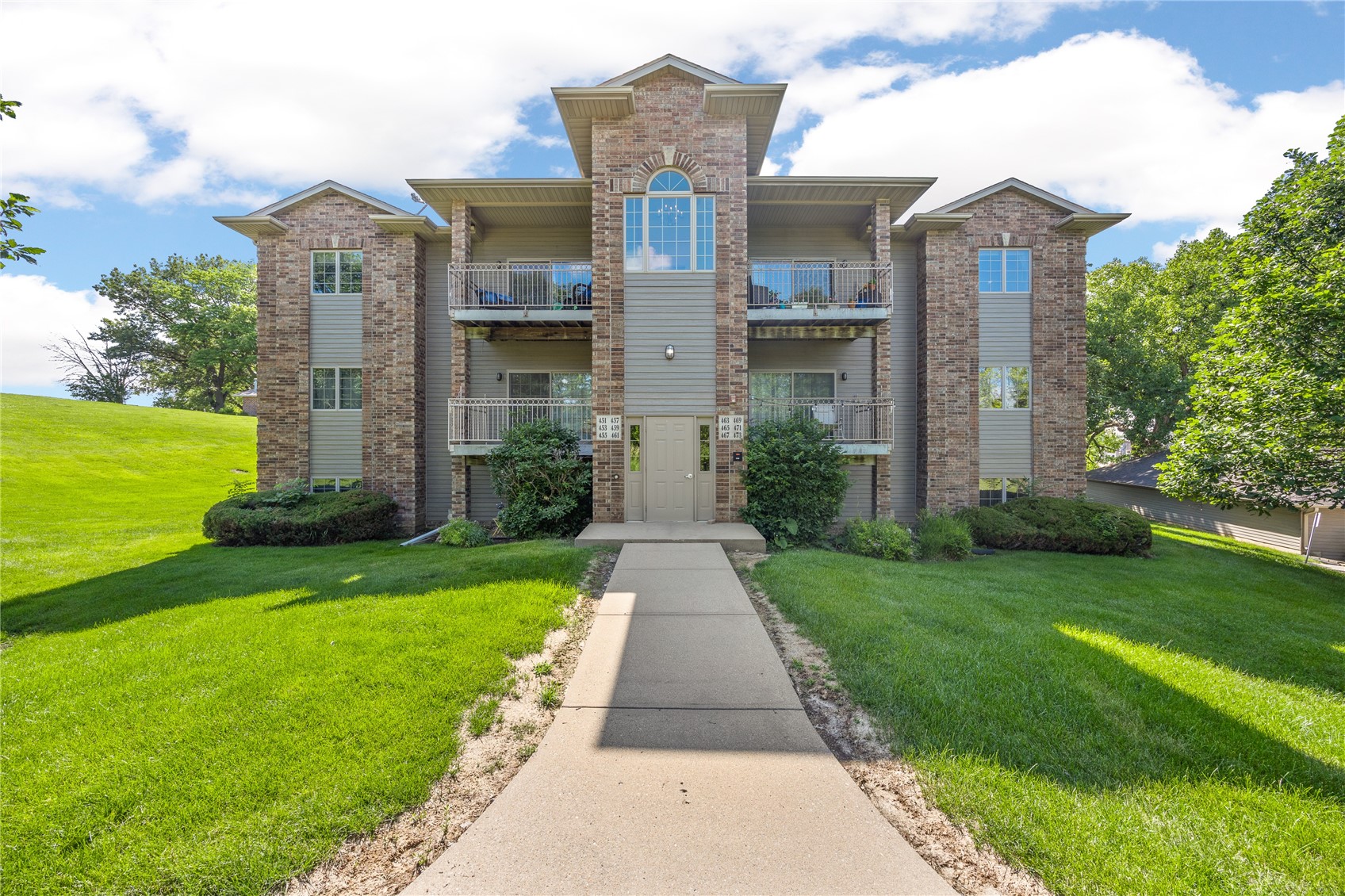 471 N 1st Avenue Iowa City IA 52245