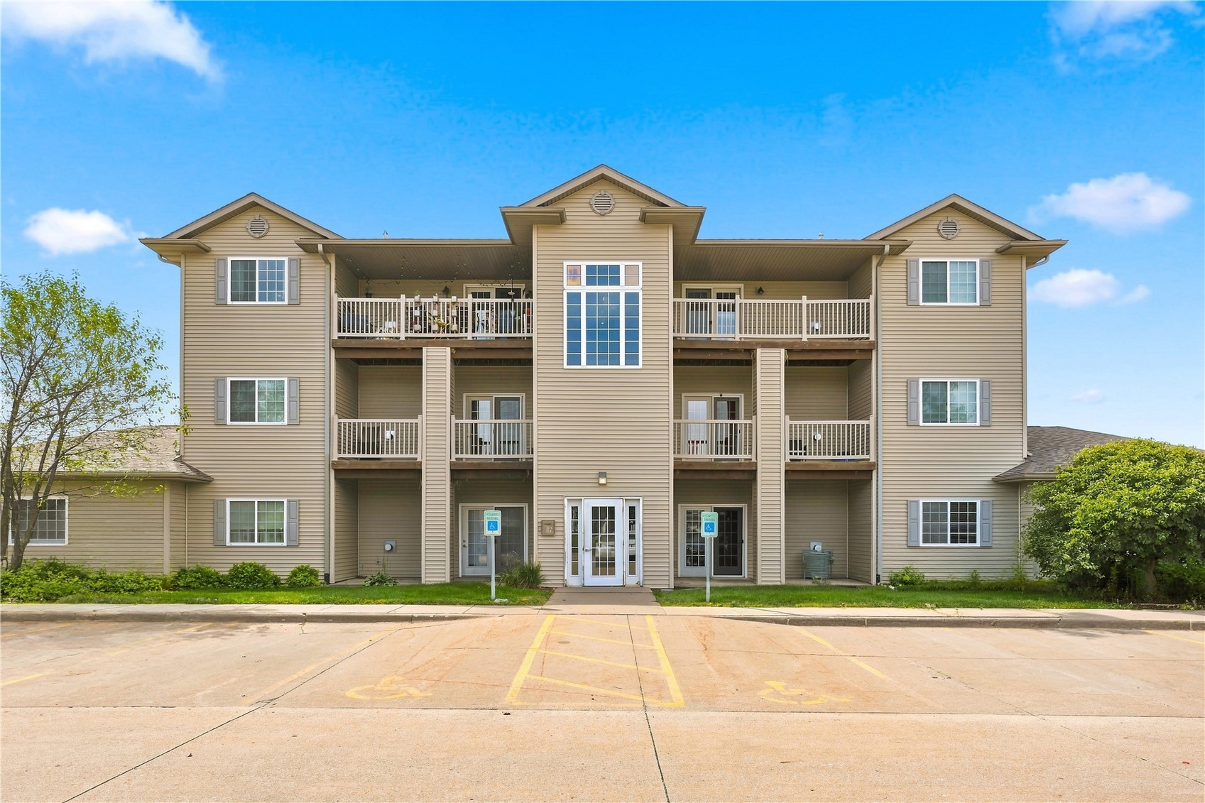 920 W Cherry North Liberty IA 52317