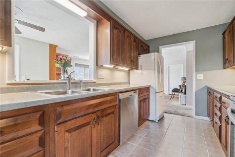 1718 Applewood Place NE Cedar Rapids IA 52402