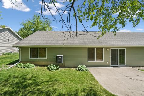 2748 O Avenue NW Cedar Rapids IA 52405