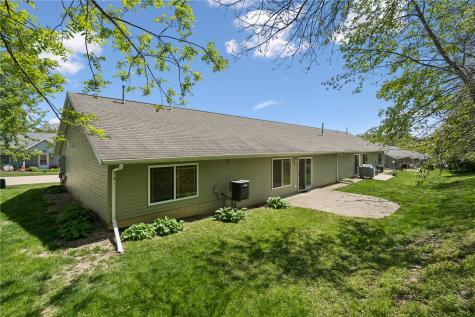 2748 O Avenue NW Cedar Rapids IA 52405