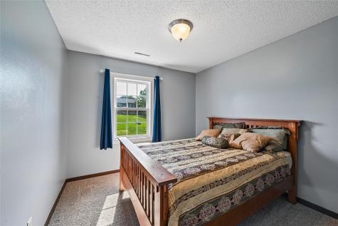 4019 Summerfield Lane Cedar Rapids IA 52402