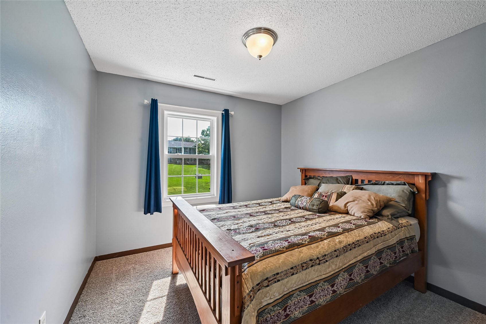 4019 Summerfield Lane Cedar Rapids IA 52402