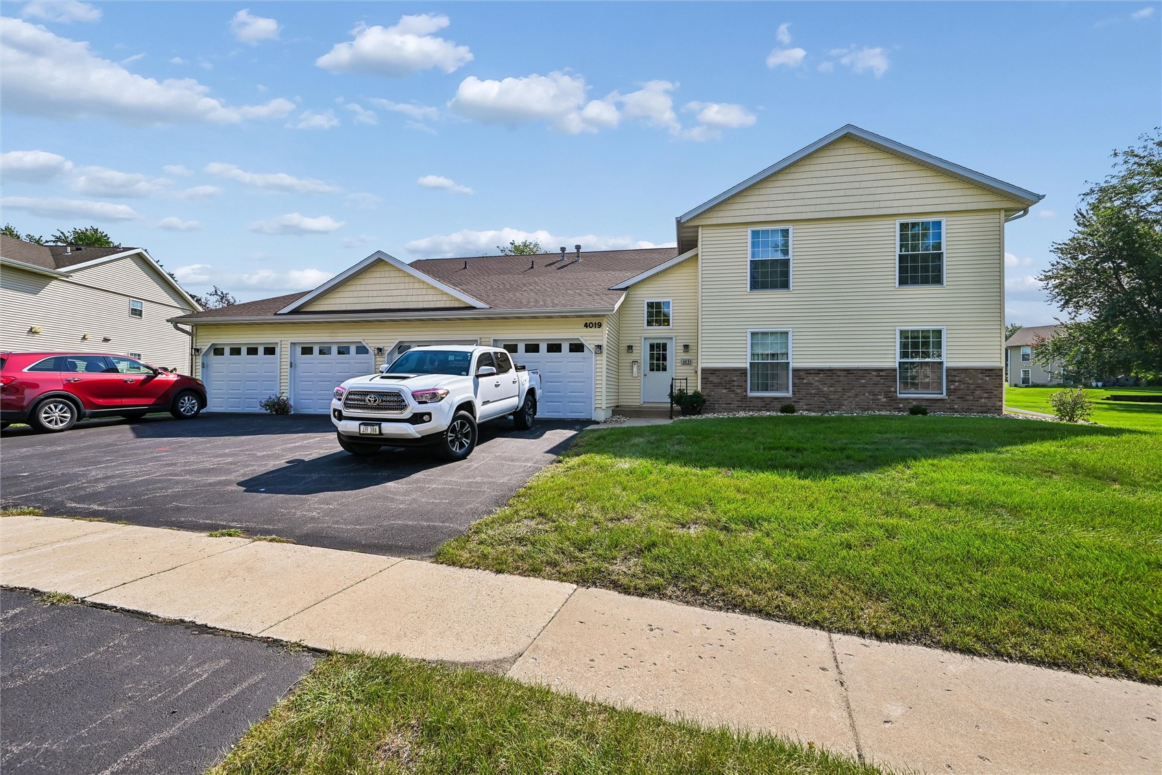 4019 Summerfield Lane Cedar Rapids IA 52402
