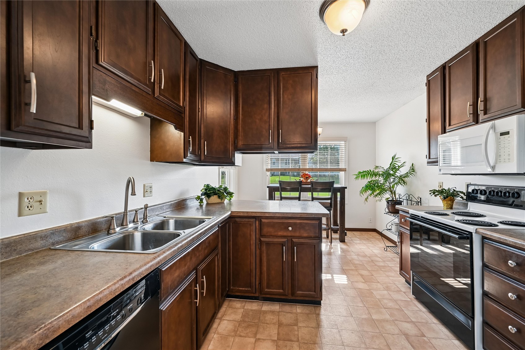 4019 Summerfield Lane Cedar Rapids IA 52402
