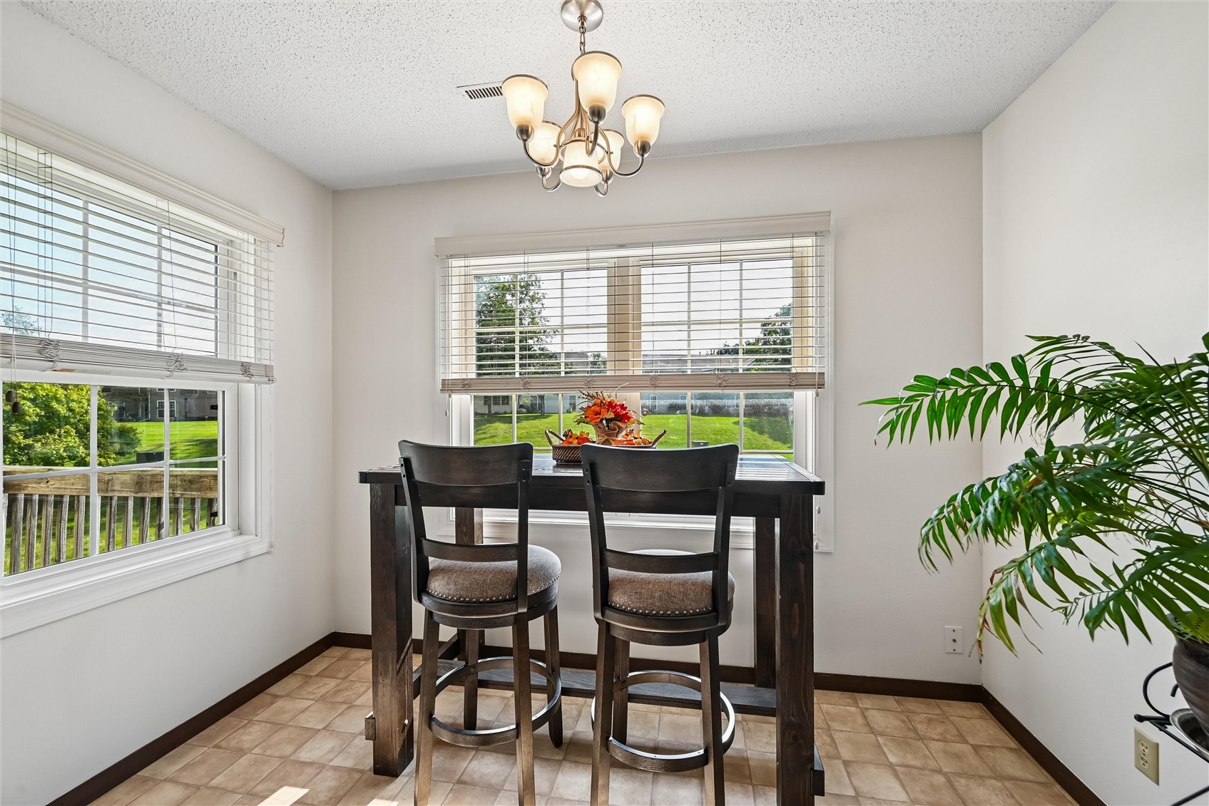 4019 Summerfield Lane Cedar Rapids IA 52402