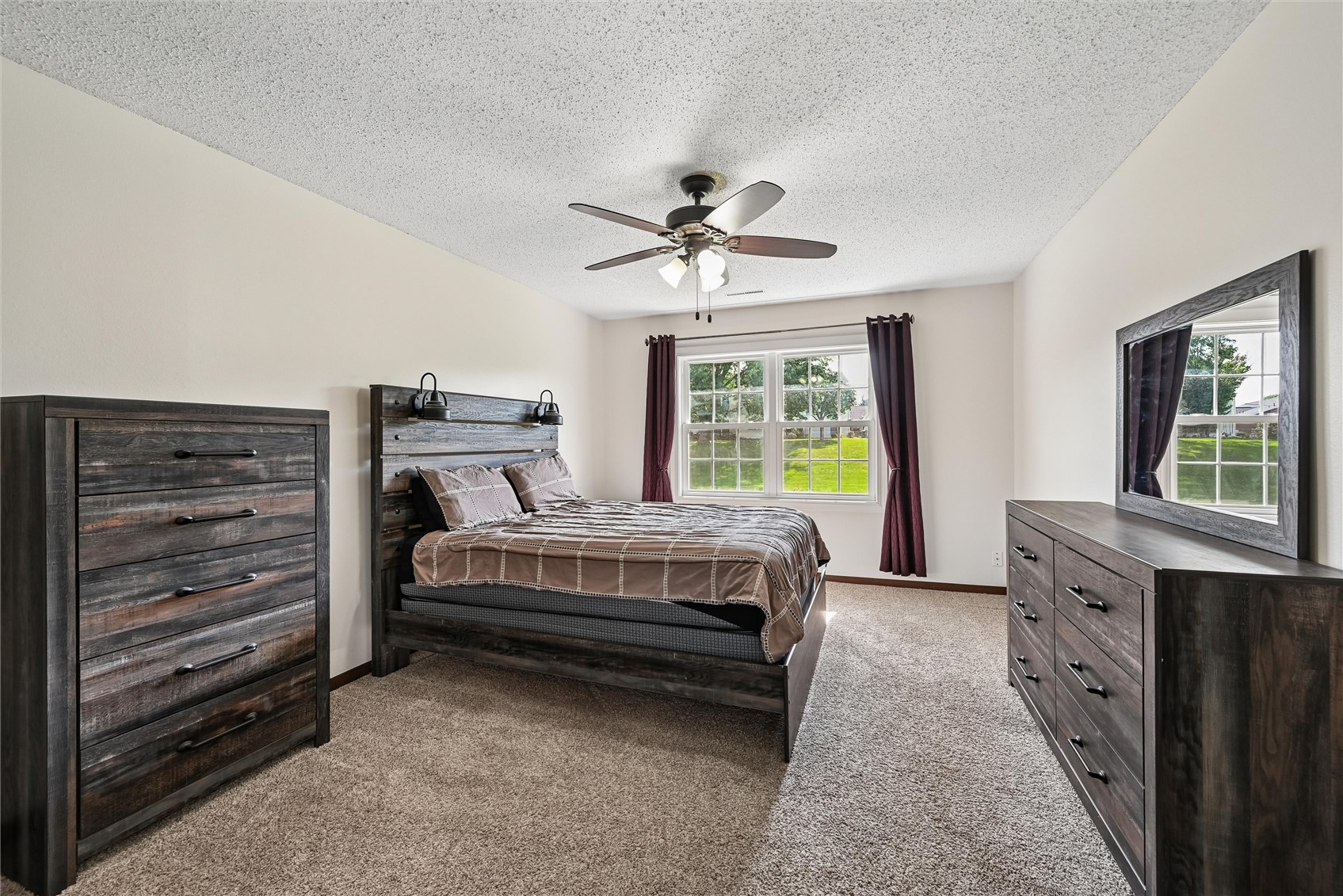4019 Summerfield Lane Cedar Rapids IA 52402