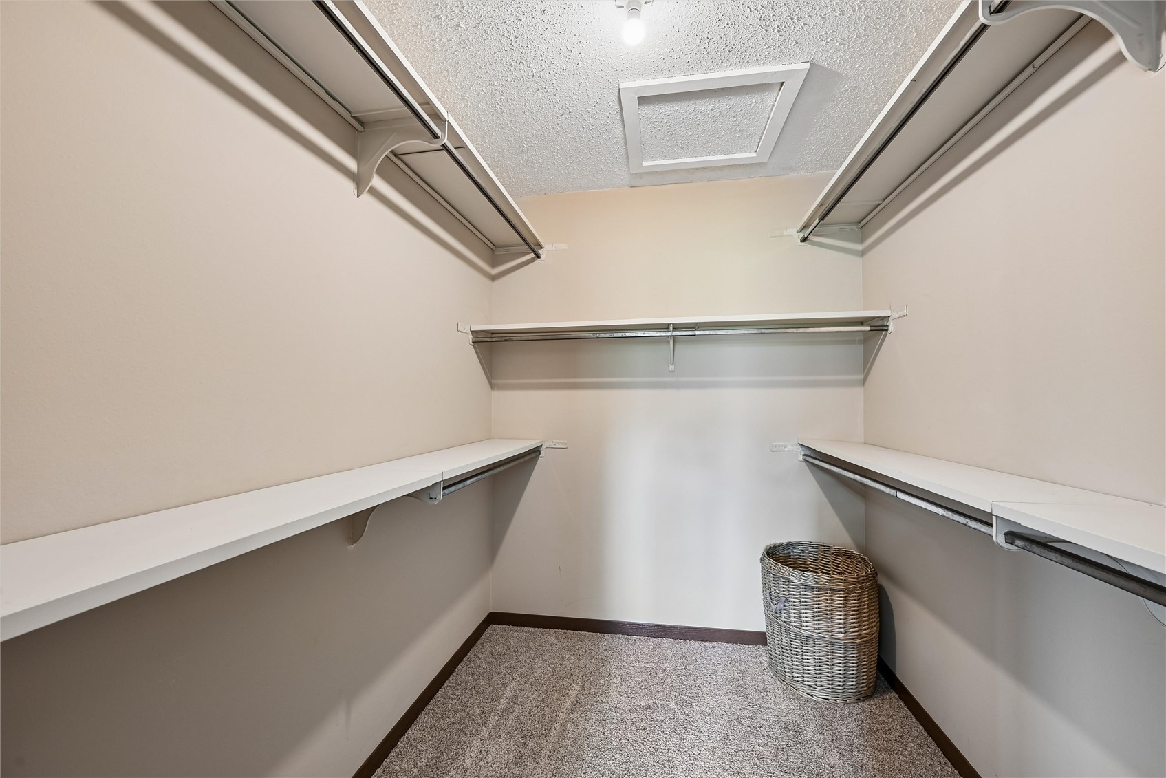 4019 Summerfield Lane Cedar Rapids IA 52402