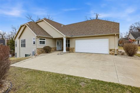 3801 Willowbend Court NE Cedar Rapids IA 52411