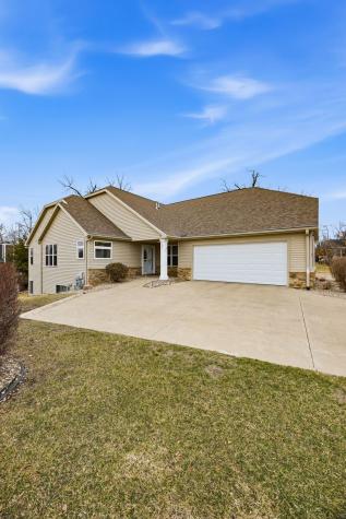 3801 Willowbend Court NE Cedar Rapids IA 52411
