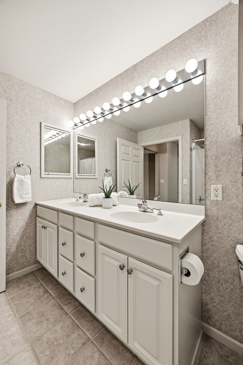 3801 Willowbend Court NE Cedar Rapids IA 52411