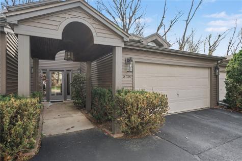 3720 Timberline Dr NE #2 Cedar Rapids IA 52402