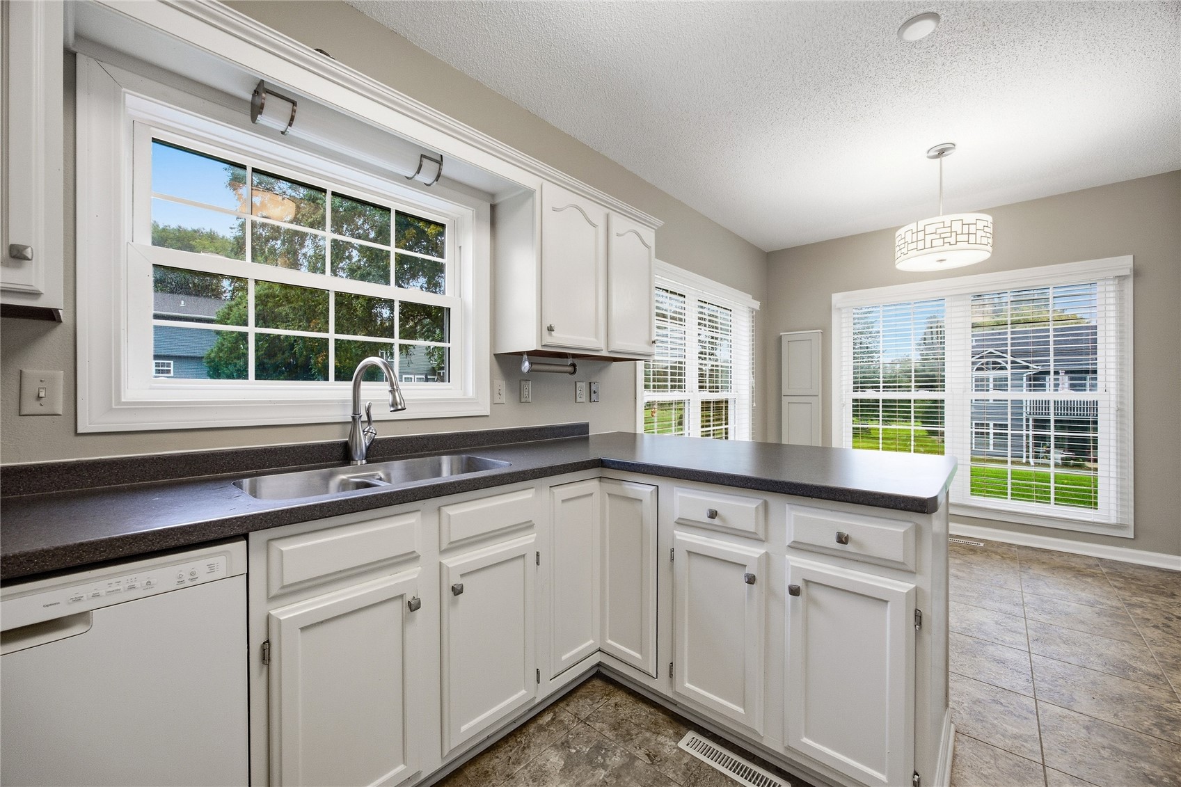 4535 Westchester Drive NE Cedar Rapids IA 52402
