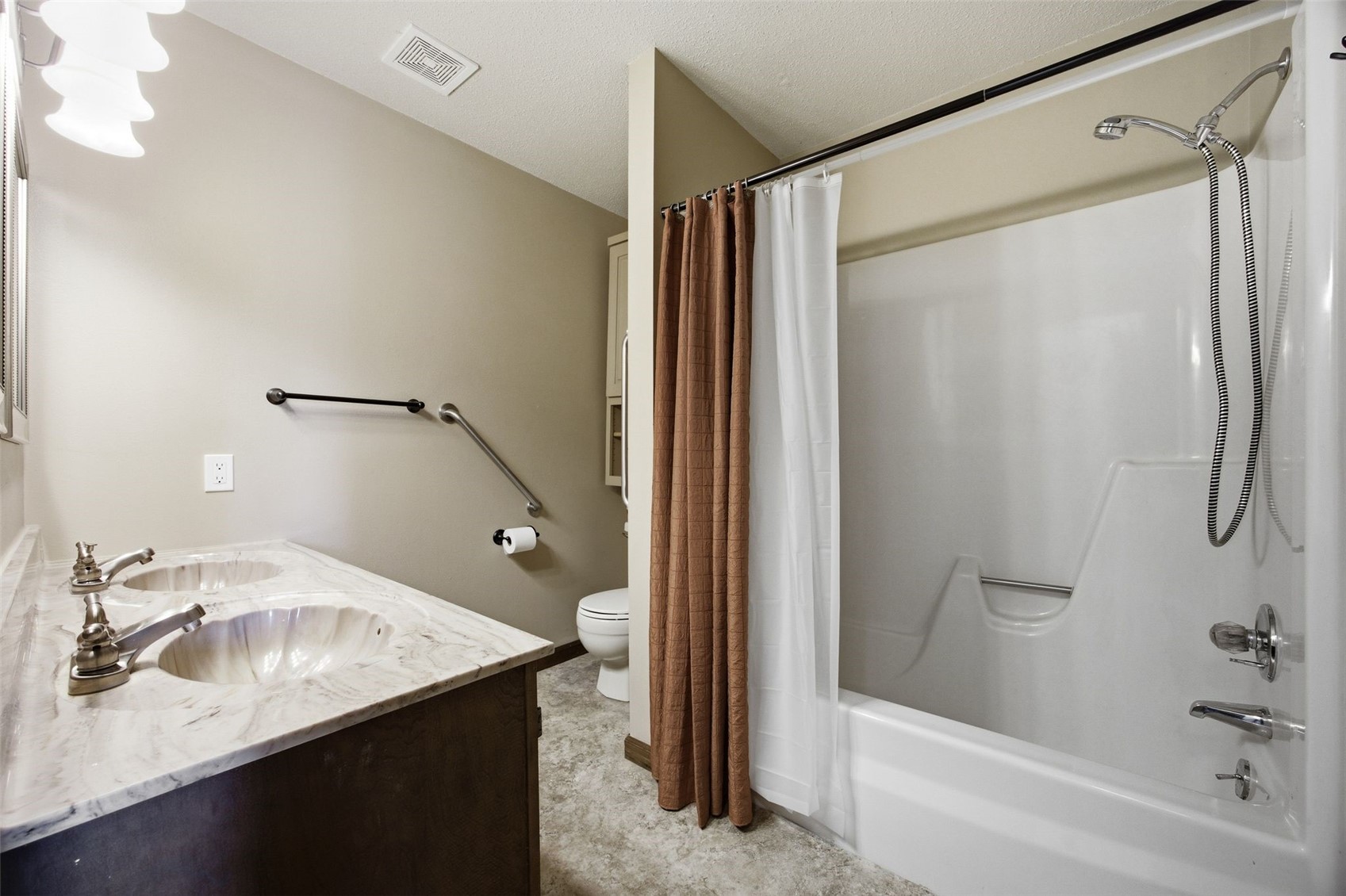 4131 Lexington Drive NE Cedar Rapids IA 52402