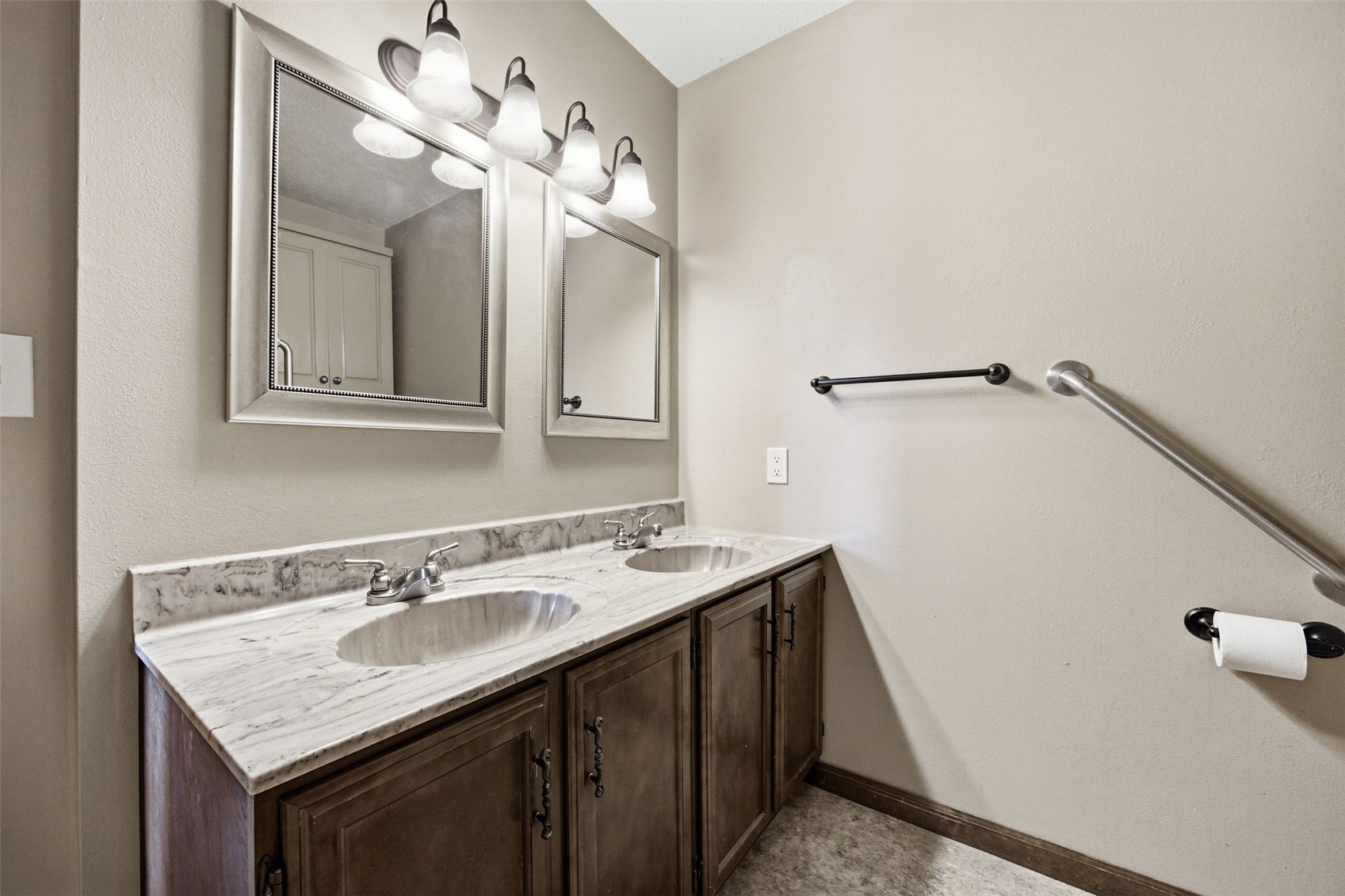 4131 Lexington Drive NE Cedar Rapids IA 52402