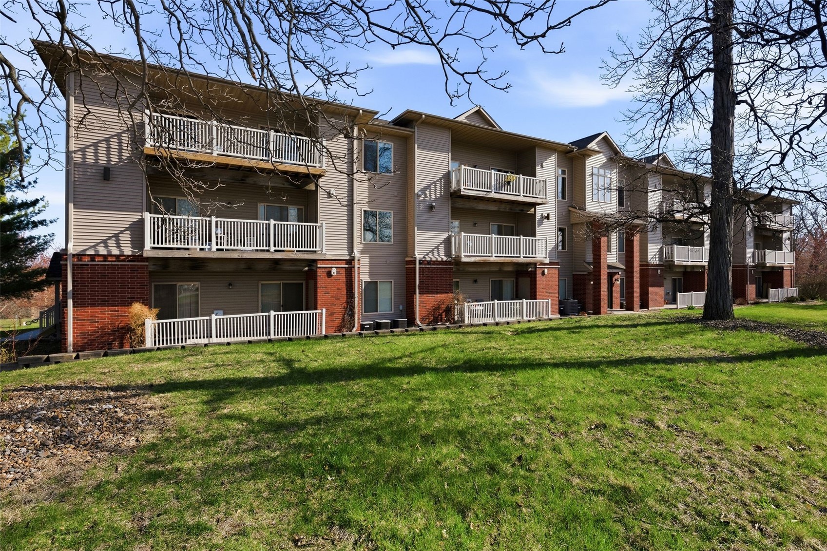 420 N 1st Avenue Iowa City IA 52245