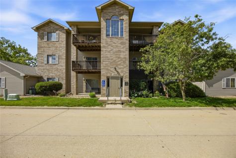 3028 Center Point NE Cedar Rapids IA 52402