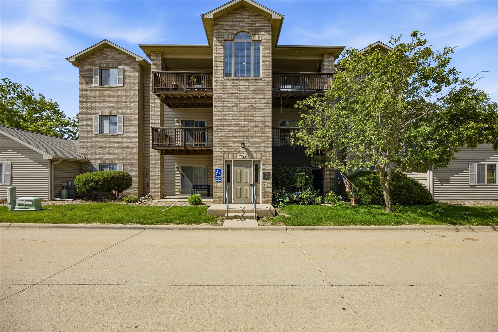 3028 Center Point NE Cedar Rapids IA 52402