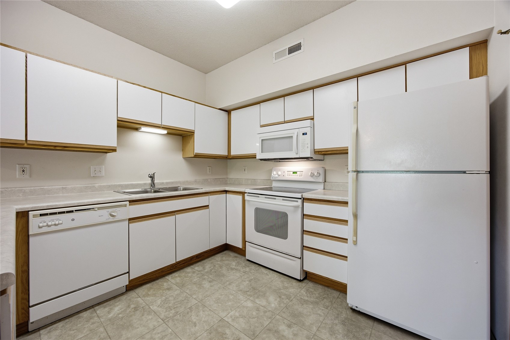 3028 Center Point NE Cedar Rapids IA 52402