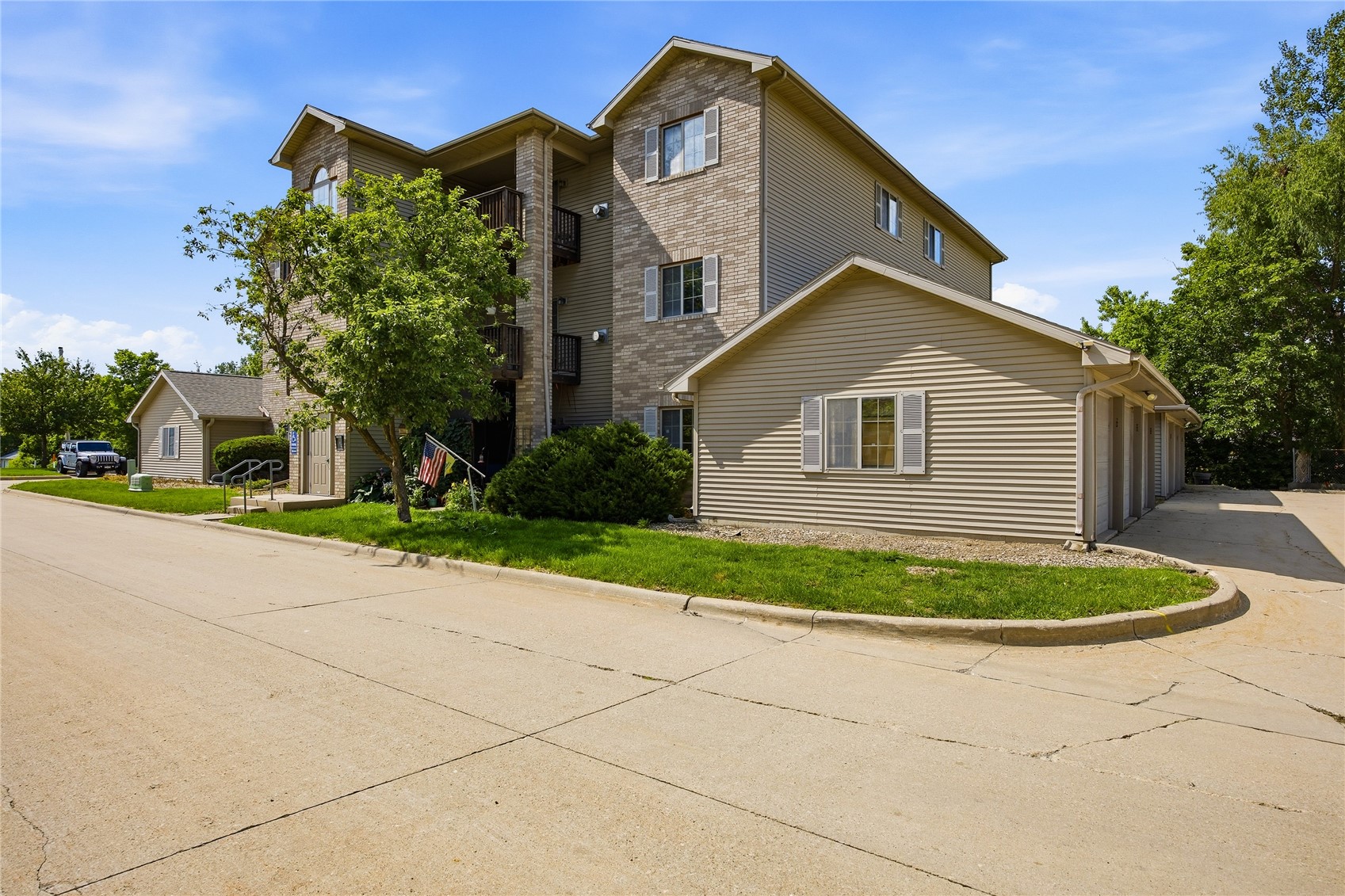 3028 Center Point NE Cedar Rapids IA 52402