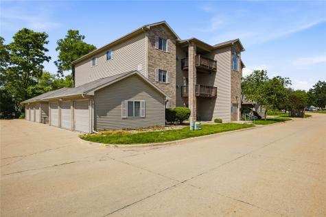 3028 Center Point NE Cedar Rapids IA 52402