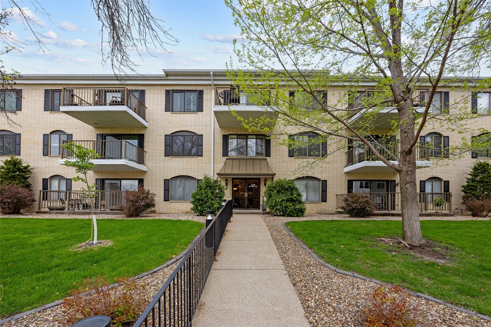 2135 1st Avenue SE Cedar Rapids IA 52402