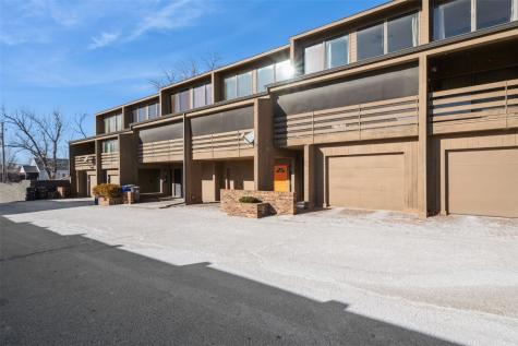 1218 Oakland Road NE Cedar Rapids IA 52402
