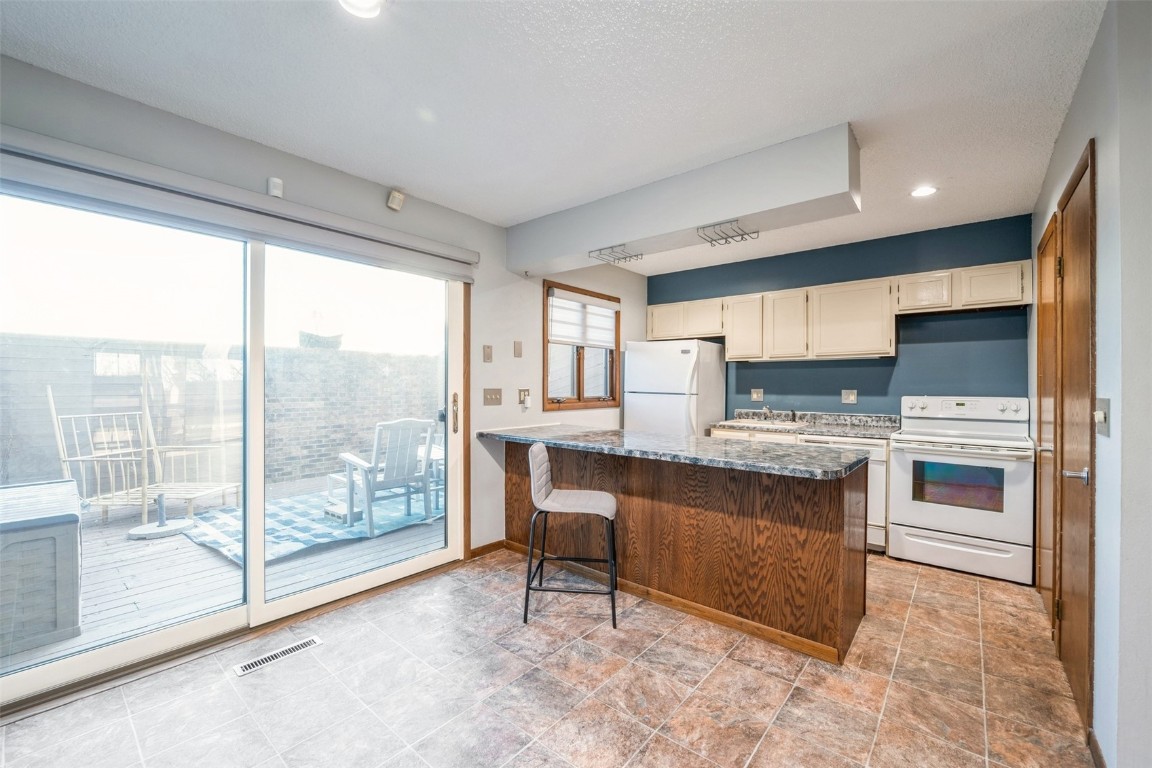 1218 Oakland Road NE Cedar Rapids IA 52402