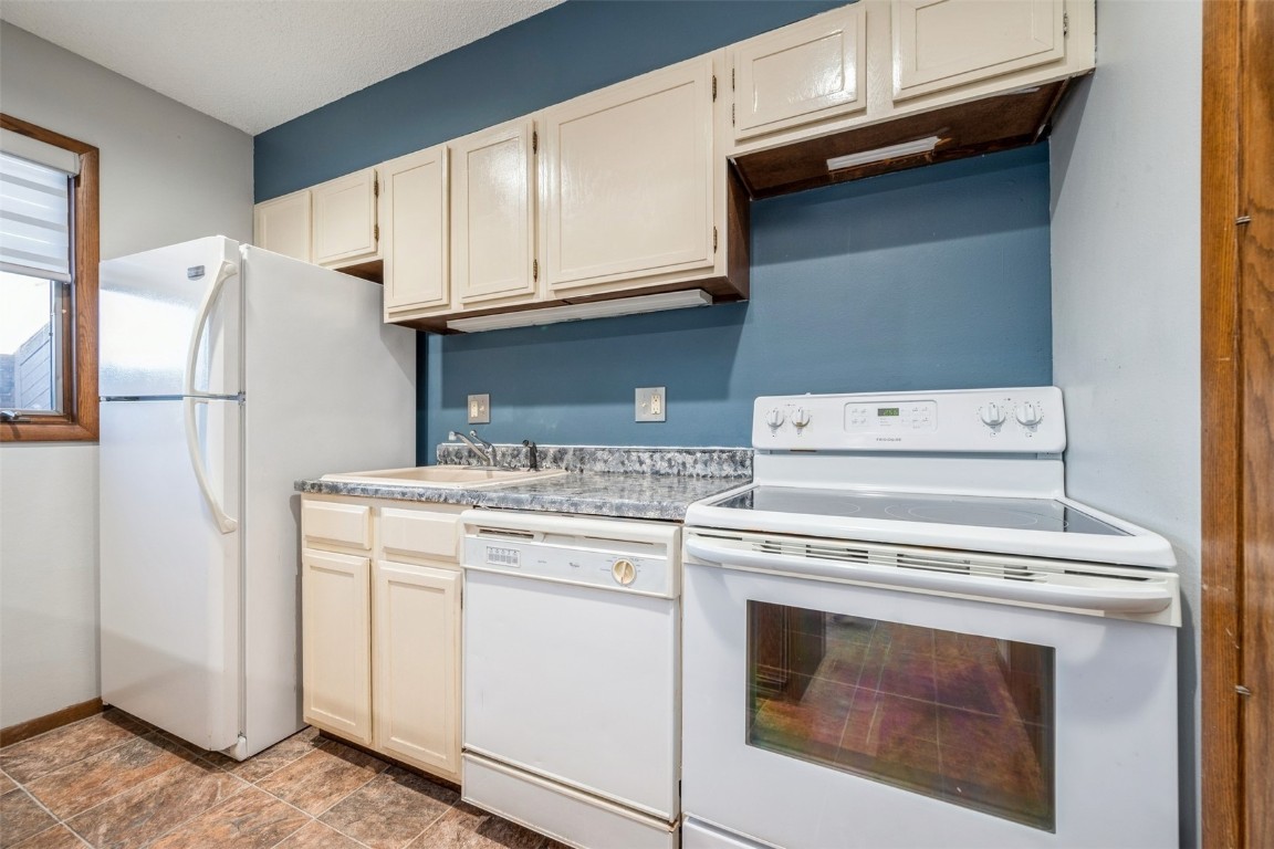 1218 Oakland Road NE Cedar Rapids IA 52402