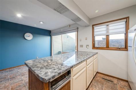 1218 Oakland Road NE Cedar Rapids IA 52402