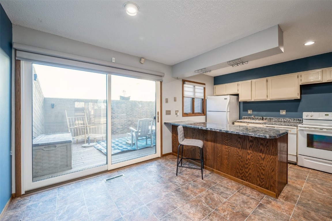1218 Oakland Road NE Cedar Rapids IA 52402