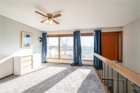 1218 Oakland Road NE Cedar Rapids IA 52402
