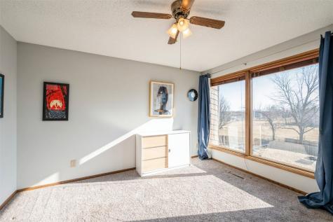 1218 Oakland Road NE Cedar Rapids IA 52402