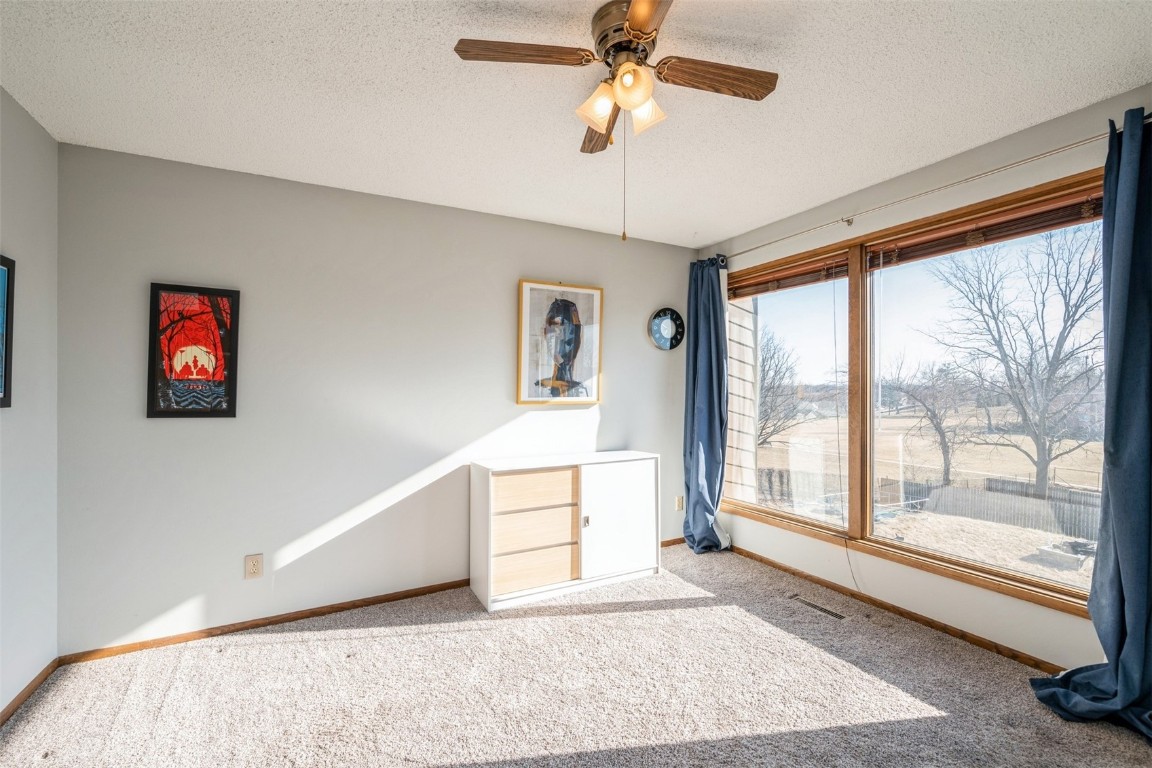 1218 Oakland Road NE Cedar Rapids IA 52402