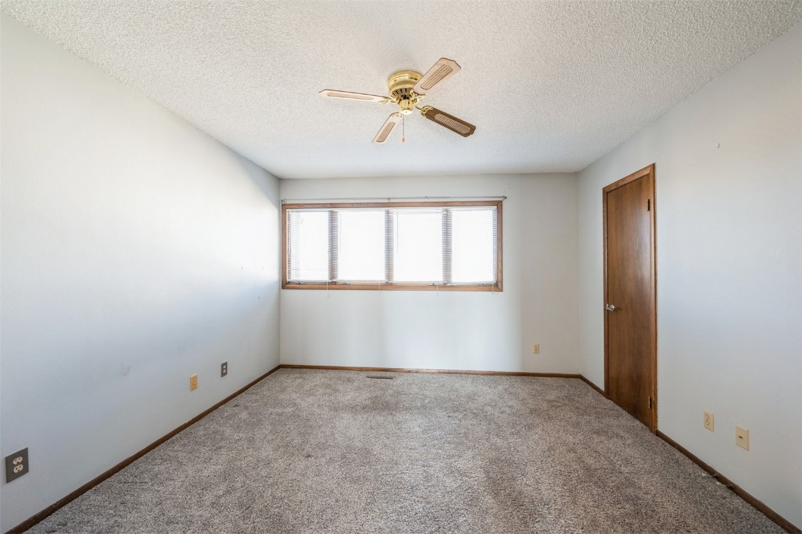 1218 Oakland Road NE Cedar Rapids IA 52402