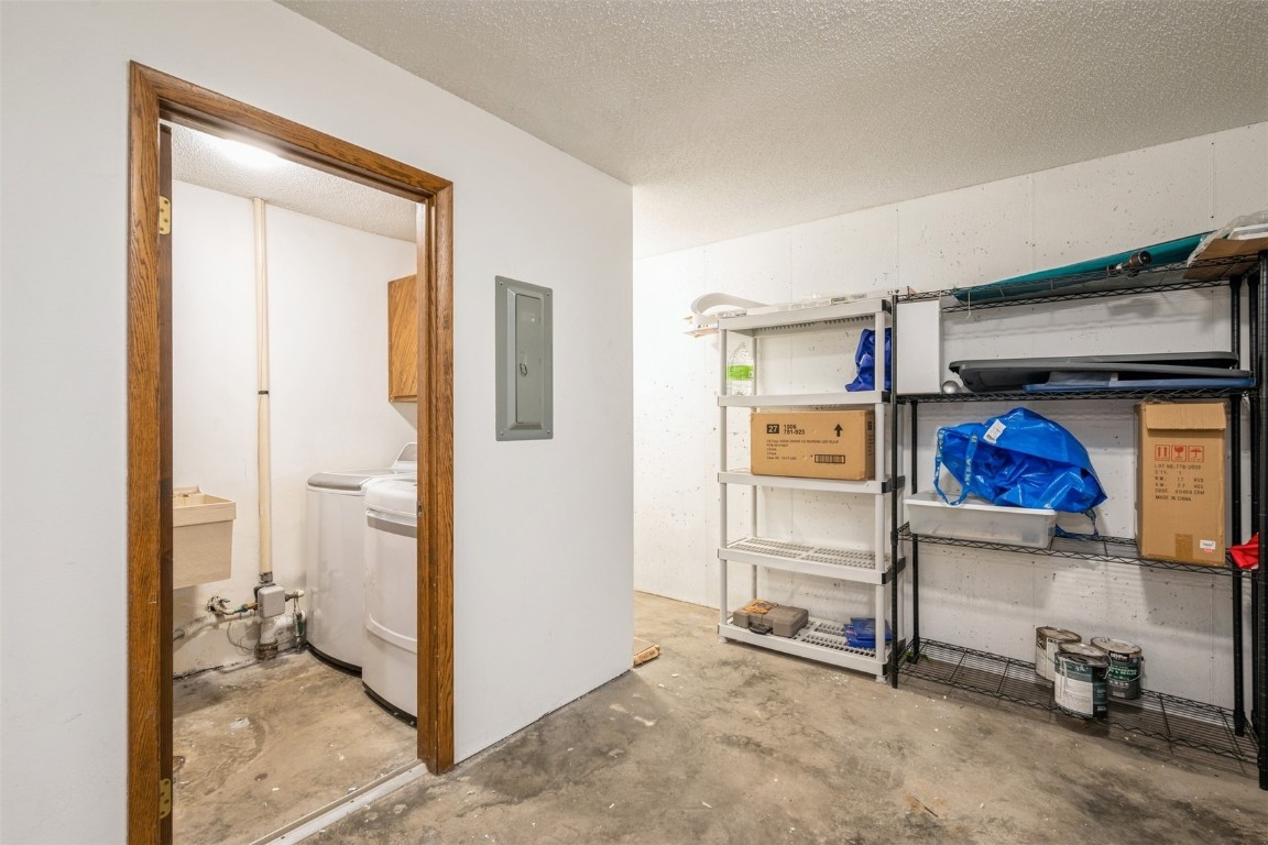 1218 Oakland Road NE Cedar Rapids IA 52402