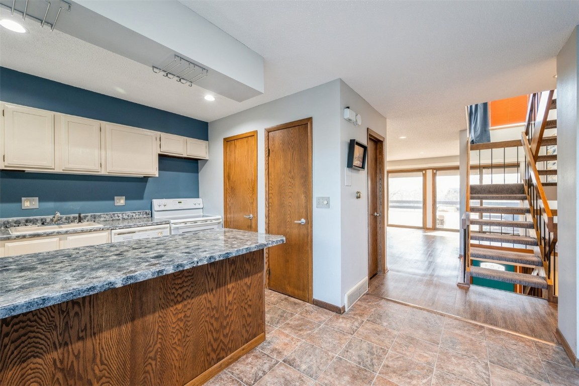 1218 Oakland Road NE Cedar Rapids IA 52402