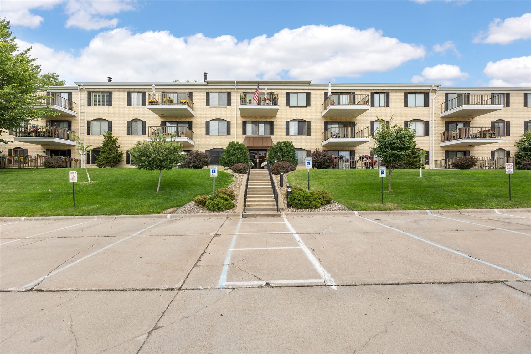 Cedar Rapids IA, 2131 1ST Avenue, Unit 108
